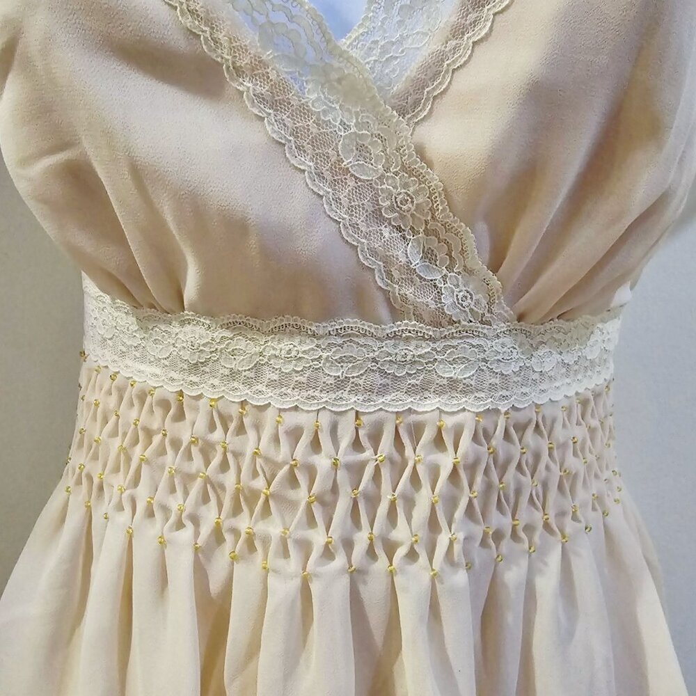 Liz Claiborne ✦ Cream Lace Chiffon Wrap Top ✦ Smocked Tie Back Vintage Style 6 - Picture 4 of 14